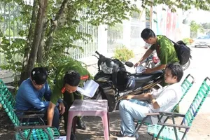 Tạm đình chỉ điều tra vụ 2 phóng viên báo Giao Thông bị hành hung