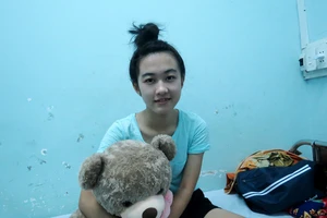 Nữ sinh bị cưa chân sẽ nhận sổ tiết kiệm vào cuối tháng 4