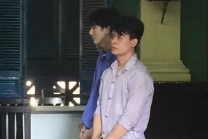 Thu gom mua thẻ ATM cho người nước ngoài lừa tiền tỉ