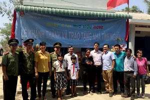 Cục Chính trị An ninh trao tặng nhà tình nghĩa