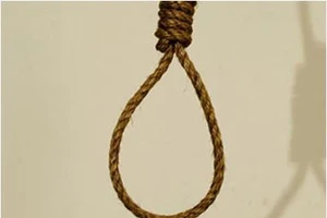 Trung sĩ công an chết trong tư thế treo cổ tại trại tạm giam