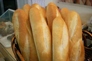 Giật bịch đồ ăn, ổ bánh mì: Tội hay không tội? 