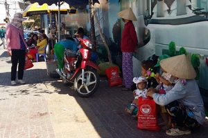 Vụ khám bệnh có quà: Kiểm tra làm rõ thông tin báo nêu