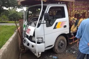 Khởi tố tài xế lái xe tang tông chết 3 người