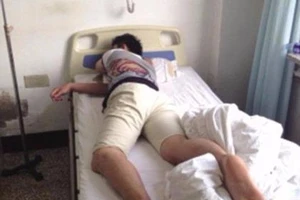 Hi hữu: Đang đợi vợ đẻ, chồng bị bác sĩ lôi đi... phẫu thuật 'vùng kín'