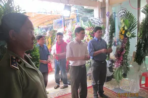 Tiễn đưa cán bộ QLTT bị nhóm buôn lậu đánh chết