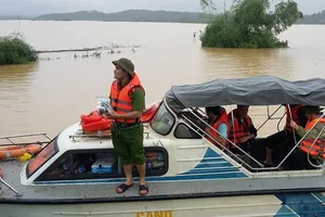 Bí thư Hà Tĩnh cứu đói dân vùng lũ