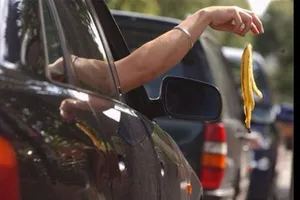 Vứt rác trên vỉa hè bị phạt đến 7 triệu đồng