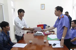 Trao quyết định minh oan vụ 'Đi tè bị quy tội cướp'
