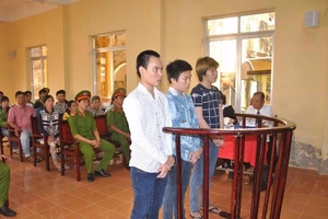 Vụ 'chiếc áo đỏ':3 người bị oan đòi tăng mức bồi thường