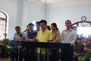 Ra tòa, cựu trinh sát tố Trần Minh Lợi lấy 220 triệu