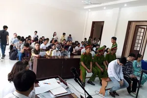 Nữ sinh bị tạt acid từ chối nhận tiền của nữ thủ phạm