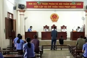 Thư ký phiên tòa công bố lời khai là trái luật