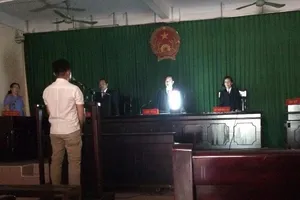 Ca sĩ tông cảnh sát giao thông rồi bỏ chạy