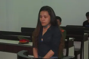 Bị tăng án, cô gái bật khóc nức nở