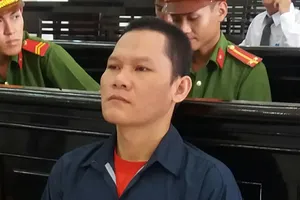 Cha ruột hiếp dâm con gái lãnh 20 năm tù