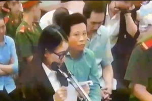 Bị cáo diễn viên Hồng Tứ khóc xin được hưởng án treo