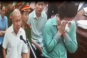 Hà Văn Thắm khóc nức nở khi nghe thuộc cấp tự bào chữa