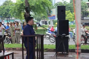 Lãnh án vì chọn 'việc nhẹ lương cao' do... gãy chân