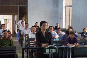 Phó chánh án nhận hối lộ chỉ bị phạt 12 tháng tù