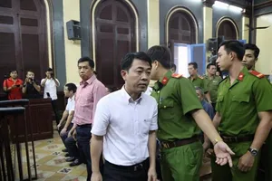 Vụ VNPharma: Bất ngờ bắt giam tại tòa 2 bị cáo đầu vụ