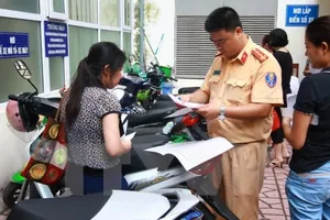 Sẽ bỏ nhiều thủ tục hành chính giấy tờ trong đăng ký xe