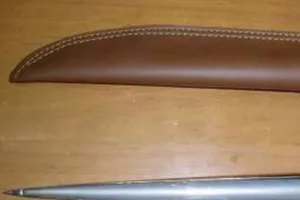 Leo rào vào đâm chết tình địch đang ngủ cùng bạn gái