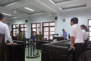 Hung hãn đập phá quán vì gọi mua thuốc không ai trả lời