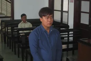 Nhân viên lễ tân trộm tiền của du khách massage