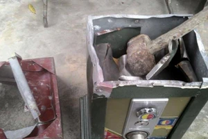 Em dâu 'ôm' nguyên cả két sắt của anh chị chồng