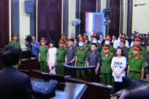 Vụ đặt bom xăng sân bay: 'Không biết thế là khủng bố'