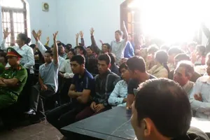 Vụ nổ súng: Hàng chục người dân giơ tay xin làm chứng