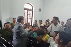 Náo loạn tại phiên tòa xử vụ nổ súng ở Đắk Nông