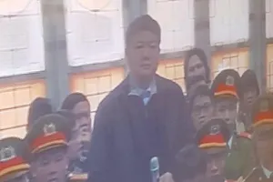 Ông Đinh La Thăng được cho phép đứng tại chỗ trả lời