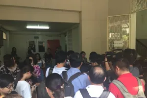 Tạm đình chỉ vụ Vinasun kiện Grab