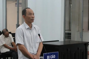 Cựu công an ‘ăn chặn’ kỳ nam lãnh án 10 năm tù