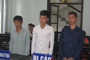 Anh bị cắt hợp đồng, em kéo người đi hỏi tội chủ thầu