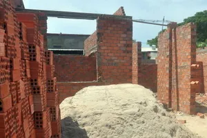 Chủ nhà dụ dỗ hiếp dâm con gái 12 tuổi của thợ xây dựng