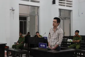 Vợ không dỗ con khóc bị chồng đâm chết