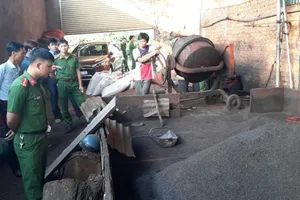 Truy tố nhóm trộn lõi pin, vỏ cà phê vào tiêu