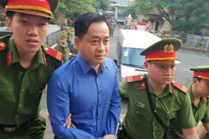 Chủ tọa cho kiểm tra thông tin Vũ 'nhôm' vừa khai