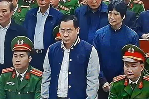 Vũ 'nhôm' và 2 cựu thứ trưởng công an khai gì tại tòa?