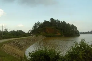 Thanh niên bị khuyết tật nặng nhậu xong rủ nhau đi... cướp