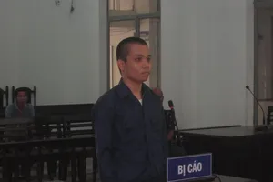 Tìm con trả thù không gặp, chém cha đứt lìa bàn tay