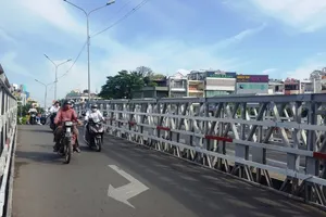 Cầu già Trần Khánh Dư được 'chia lửa'