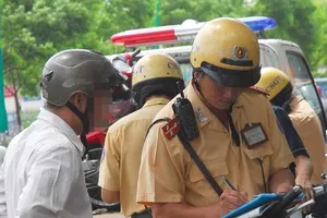 Cảnh sát giao thông 'sáng tạo' kiểu phạt mới