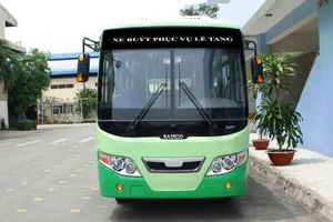 Bố trí xe bus để người dân tiễn đưa cố TT Phan Văn Khải