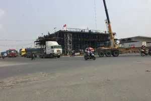Để tránh ùn tắc, cầu vượt Mỹ Thủy phải giãn tiến độ