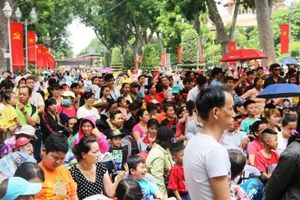 Thảo Cầm Viên Sài Gòn chật kín trong kỳ nghỉ lễ