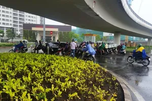 Người Sài Gòn hả hê với cơn mưa bất chợt